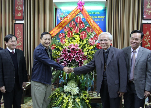 Government Religious Committee Chairman extends Christmas greetings to Catholics in Bac Ninh